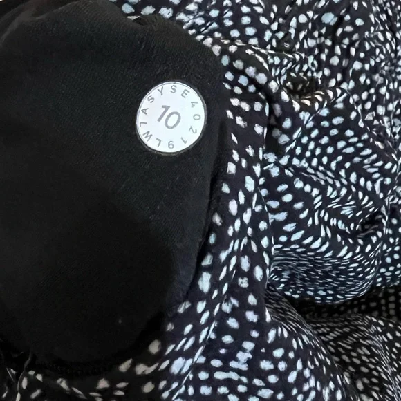 lululemon athletica Reversible Shorts - Picture 9 of 9